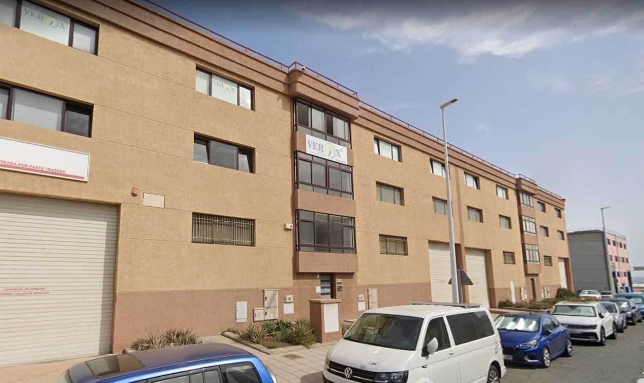 Sede social de Constructora Llanos de Arinaga / AH