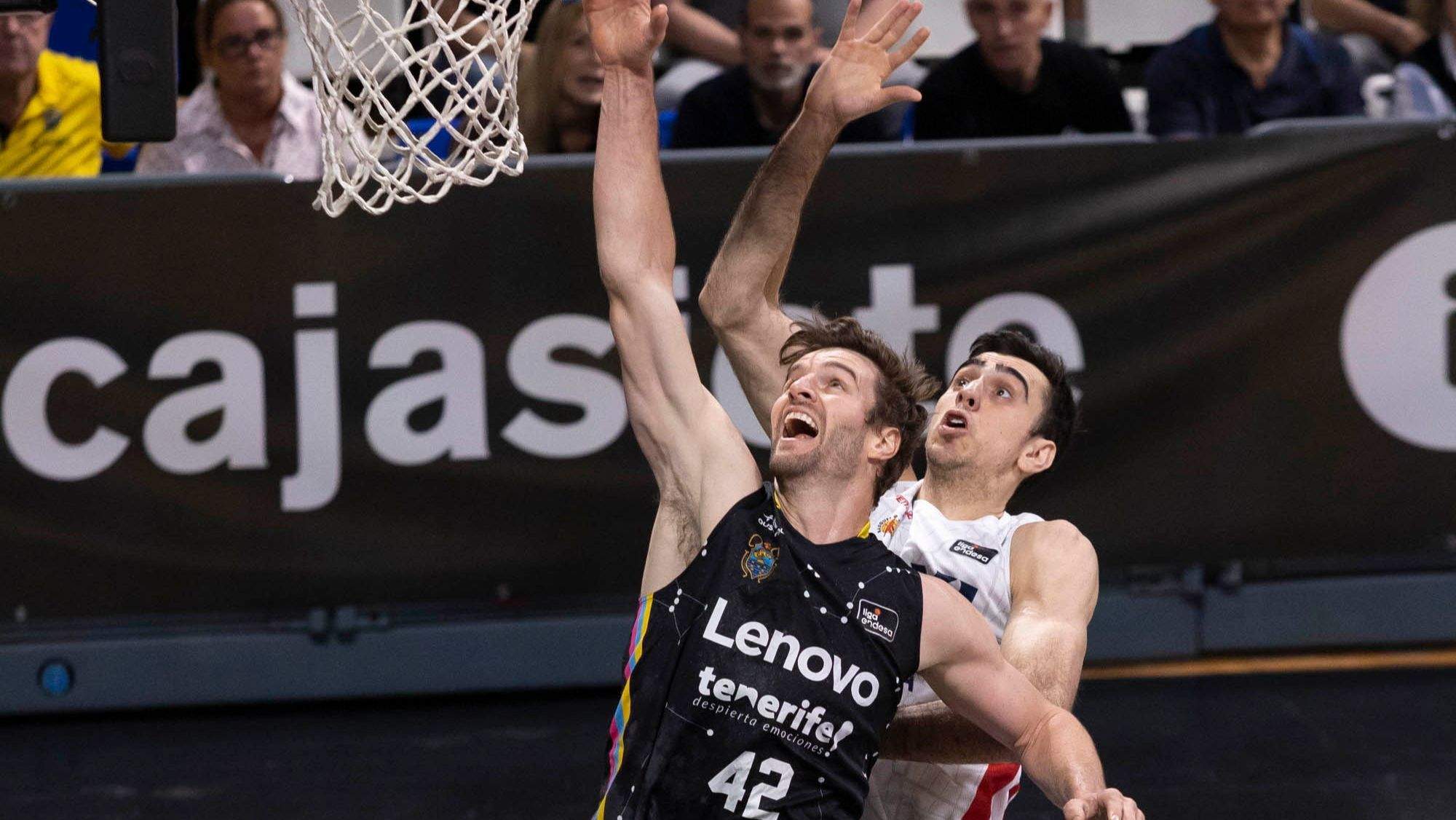 Con seis triples y 21 puntos en total, Doornekamp fue el máximo anotador junto a Shermadini, que también alcanzó 21 puntos, 11 de ellos desde el tiro libre./ EFE.