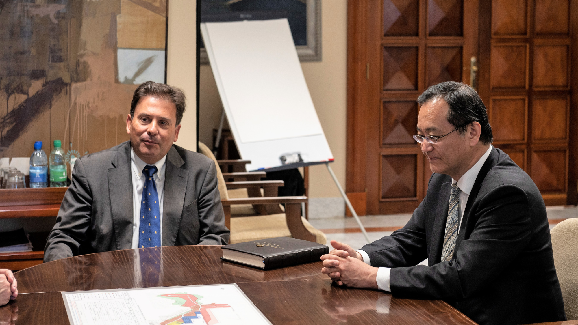 Luis Ibarra, presidente de la Autoridad Portuaria, y el embajador de Japón en España, Takahiro Nakamae. /Autoridad Portuaria de Las Palmas