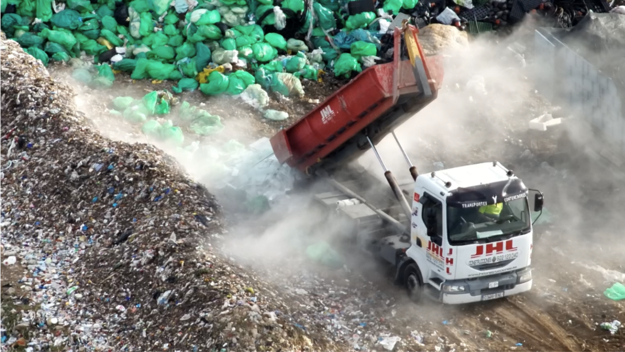 Depósito de residuos en el Complejo Ambiental de Tenerife. /