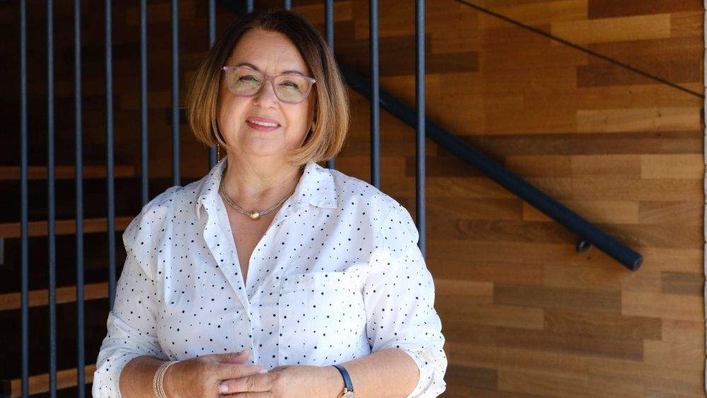 Hay muchas infraestructuras sobre todo proyectos que quizás vean la luz en los próximos años y que mejora la calidad de vida de los vecinos. Una apuesta importante por el deporte, creo que somos uno de los municipios con más actividad deportiva a nivel nacional e internacional nos falta un pabellón que quizás sea uno de las cuestiones que tengamos que trabajar y también es cierto que el territorio lo explotamos para que también sea un espacio abierto que nos permite utilizar para el espacio de punto campeonato de surf pesca vela triatlón guía es uno de los municipios más completos en la oferta deportiva a punto queremos seguir en esa línea de crecimiento del deporte. Sobre el tema social también. En el tema cultural creo que estamos bastante avanzados tenemos centros culturales en todos los núcleos y espacios sociales como pero es cierto que queremos seguir con algún centro para la residencia juntos también querríamos tener otro centro para colectivos sociales como los mayores o un centro de discapacidad que tenemos que mejorar etcétera. Algunas infraestructuras que tendremos que implementar son necesarias Hay muchas infraestructuras sobre todo proyectos que quizás vean la luz en los próximos años y que mejora la calidad de vida de los vecinos. Una apuesta importante por el deporte, creo que somos uno de los municipios con más actividad deportiva a nivel nacional e internacional nos falta un pabellón que quizás sea uno de las cuestiones que tengamos que trabajar y también es cierto que el territorio lo explotamos para que también sea un espacio abierto que nos permite utilizar para el espacio de punto campeonato de surf pesca vela triatlón guía es uno de los municipios más completos en la oferta deportiva a punto queremos seguir en esa línea de crecimiento del deporte. Sobre el tema social también. En el tema cultural creo que estamos bastante avanzados tenemos centros culturales en todos los núcleos y espacios sociales como pero es cierto que queremos seguir con algún centro para la residencia juntos también querríamos tener otro centro para colectivos sociales como los mayores o un centro de discapacidad que tenemos que mejorar etcétera. Algunas infraestructuras que tendremos que implementar son necesarias