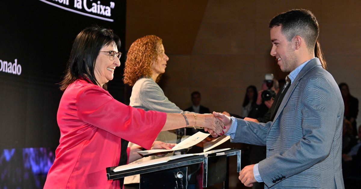 José Fierro recibe la beca de La Caixa / ATLÁNTICO HOY