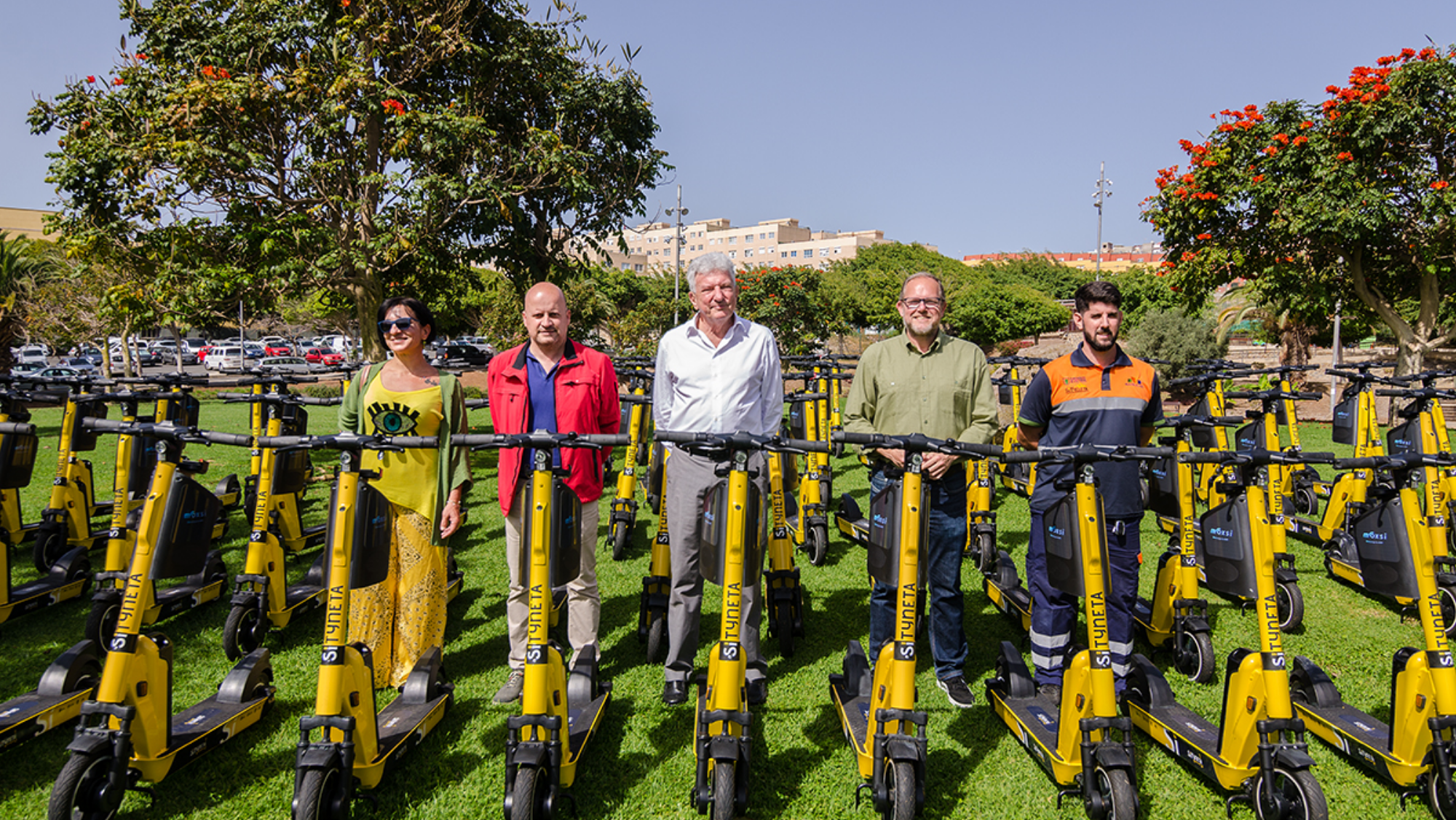 La Concejalía de Movilidad de Las Palmas presenta las primeras unidades de patinetes Sítyneta para comenzar su implantación en la capital./ Yaiza Mederos
