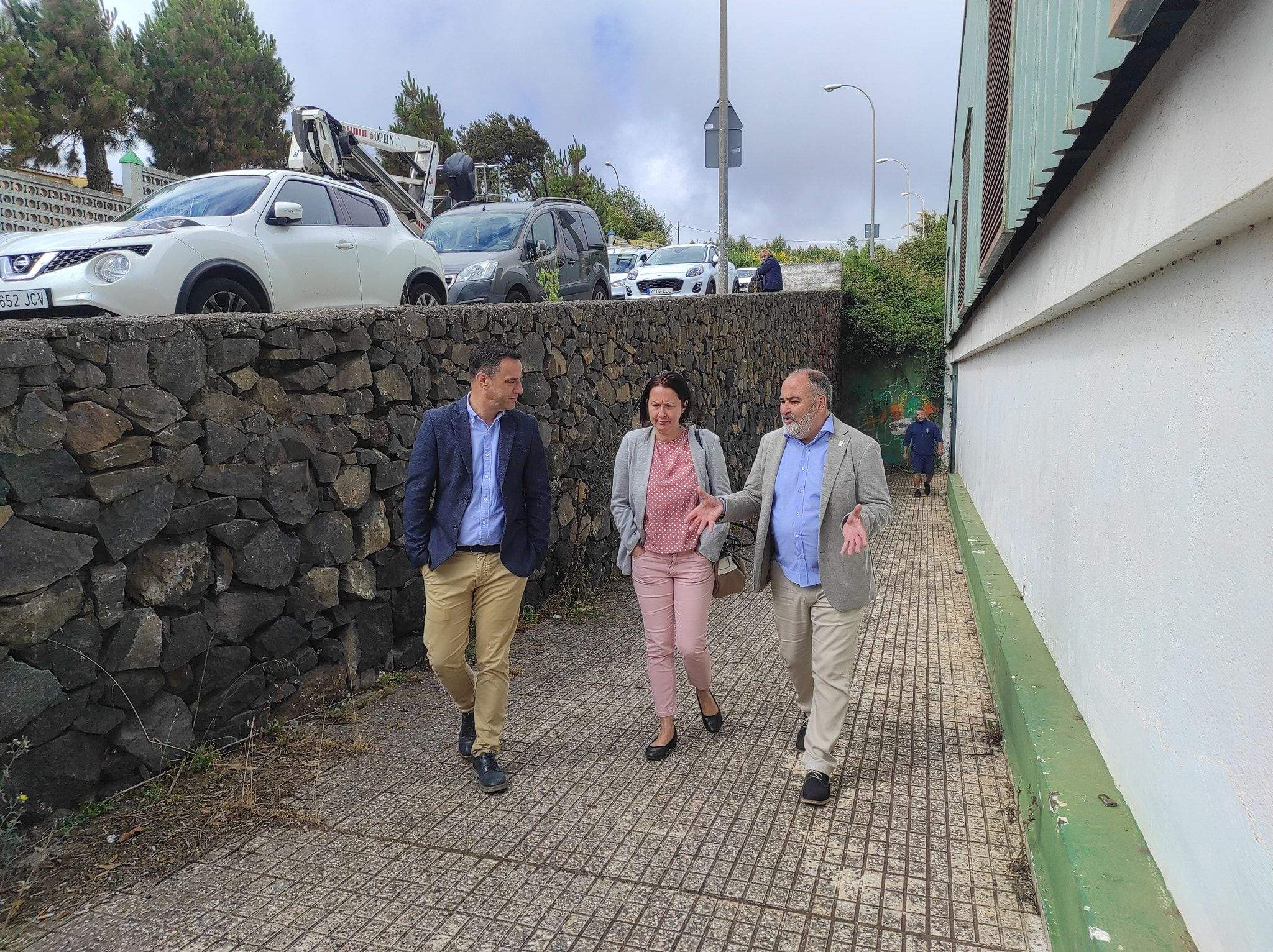 Visita de la consejera insular de Deportes, Concepción Rivero, al pabellón de La Esperanza./ CEDIDA
