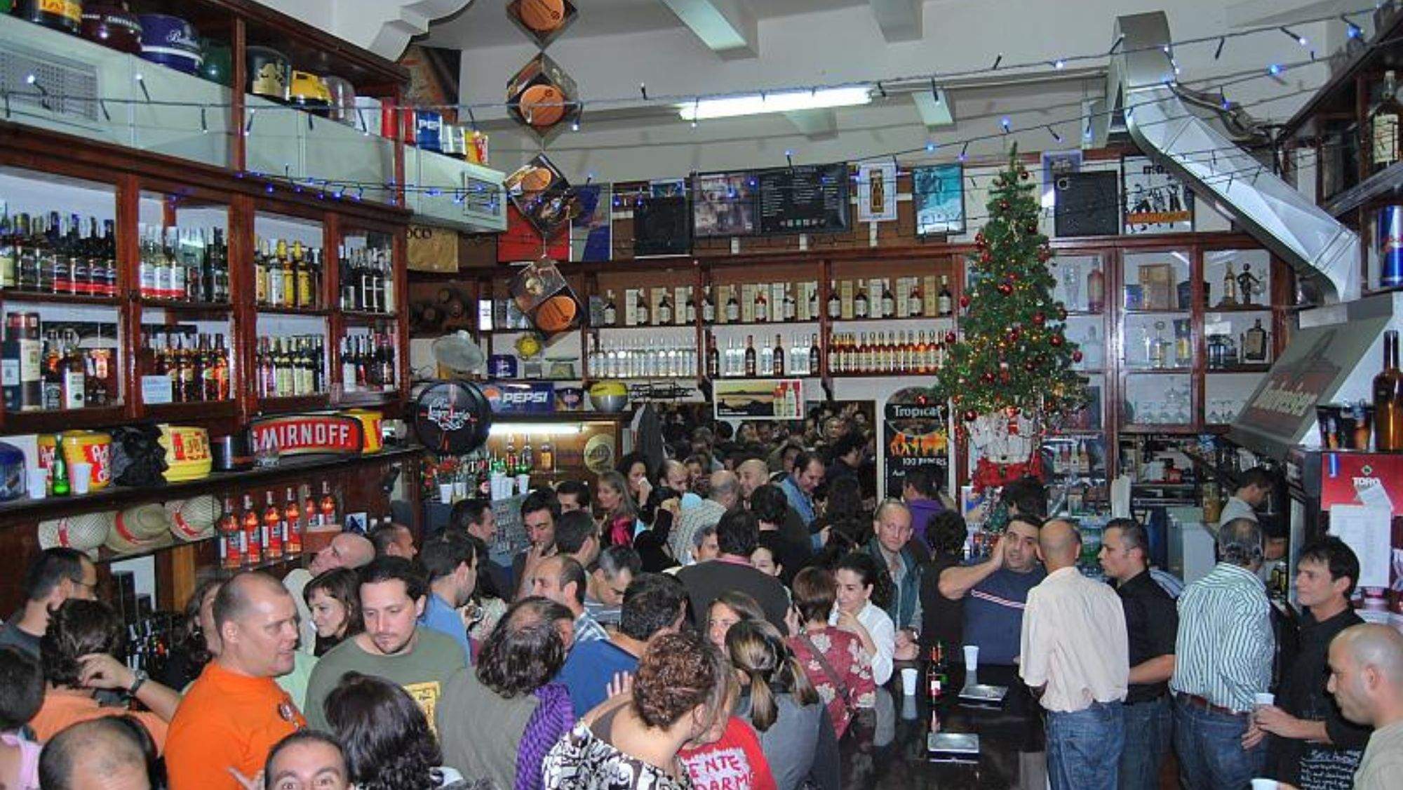 Brindis por Navidad un 23 de diciembre en La Tienda. / BAR LA TIENDA AHOGA TU SED