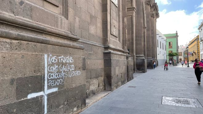 Pintada en la Catedral de Las Palmas de Gran Canaria. / ATLÁNTICO HOY