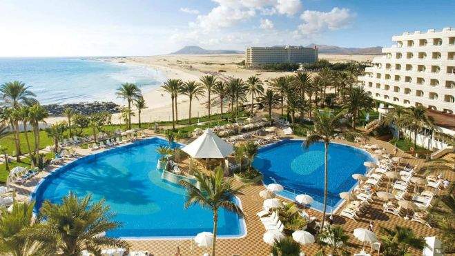 Imagen panorámica del Riu Tres Islas en las Dunas de Corralejo. / RIU
