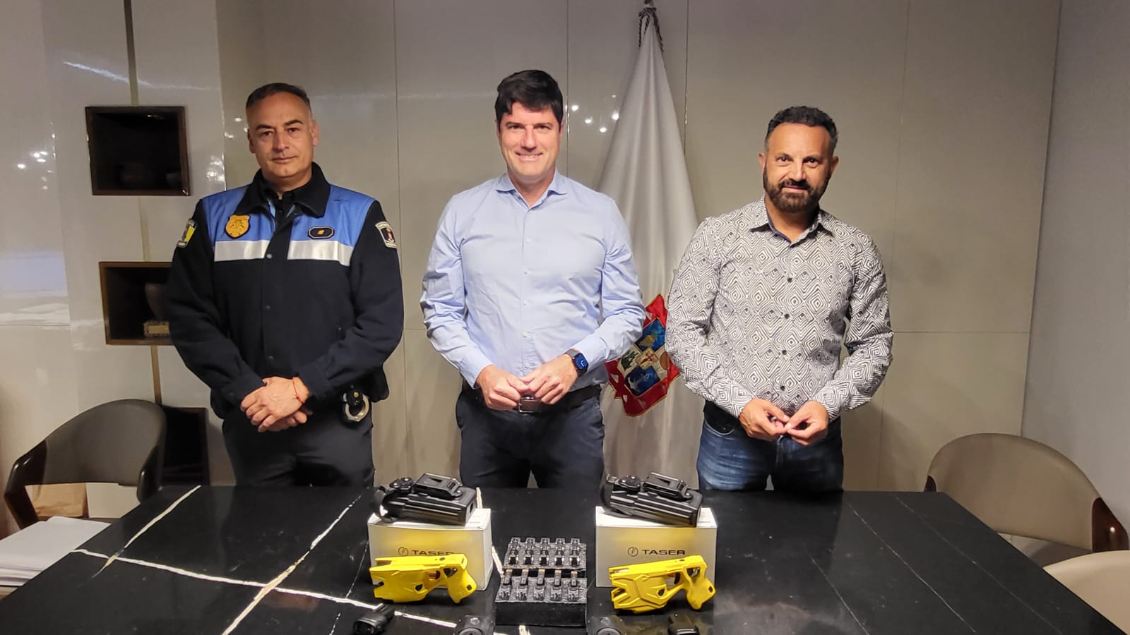 El alcalde de Santiago del Teide, Emilio Navarro, y el concejal de Seguridad, Ibraim Forte