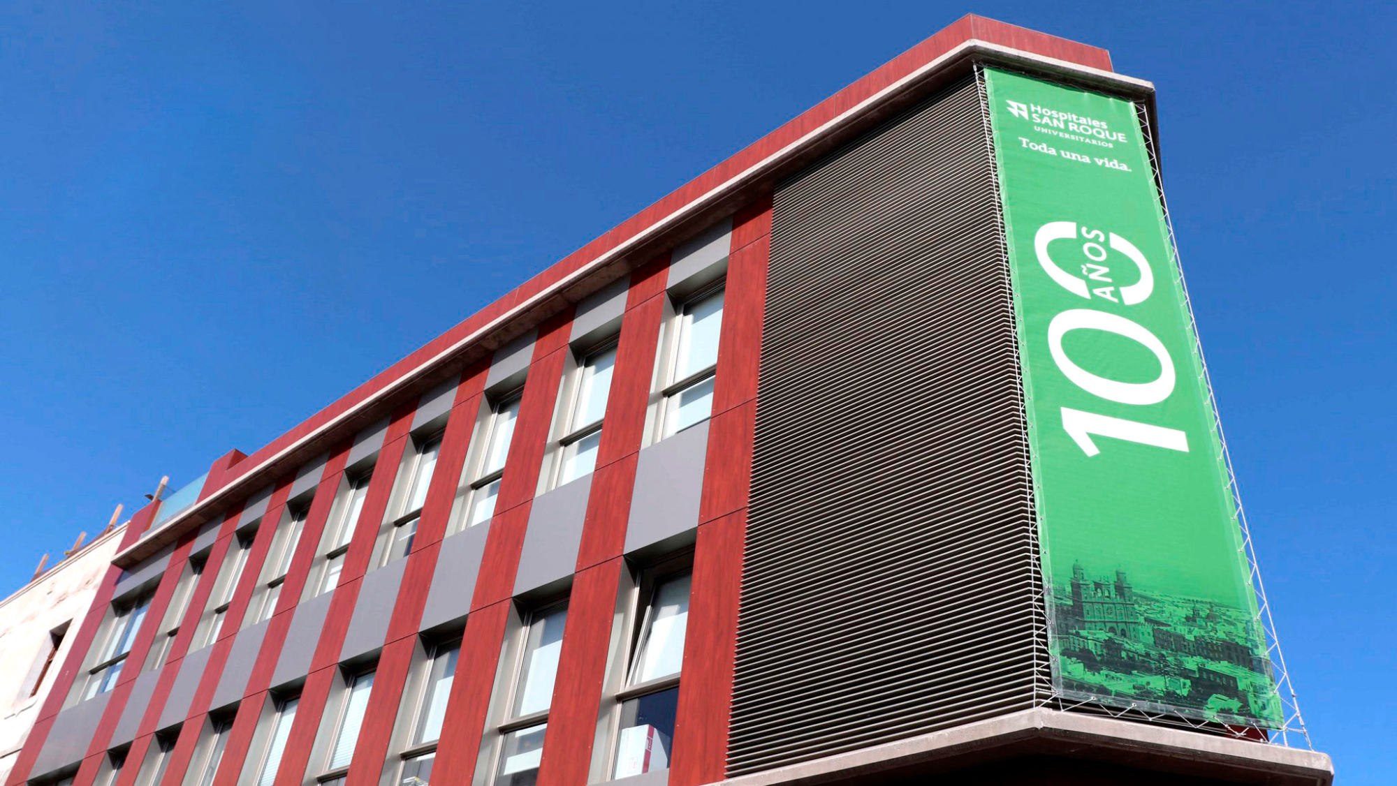 Fachada de Hospitales Universitarios San Roque en Las Palmas de Gran Canaria. / HUSR