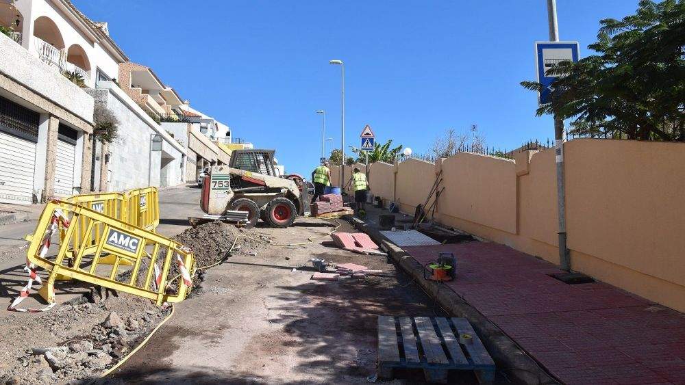 Obras de la red de aguas de Radazul Bajo./ AYUNTAMIENTO DE EL ROSARIO Obras de la red de aguas de Radazul Bajo./ AYUNTAMIENTO DE EL ROSARIO
