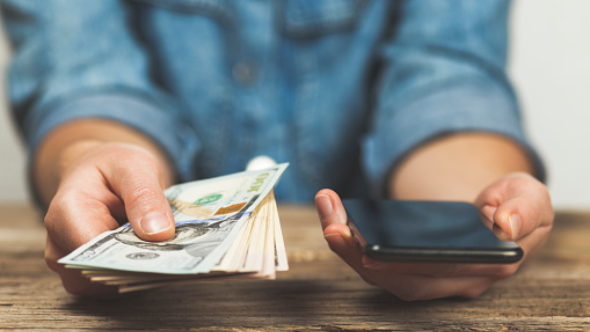 La economía canaria mantiene la máxima calificación: es sólida, tiene estabilidad y baja deuda . / AH