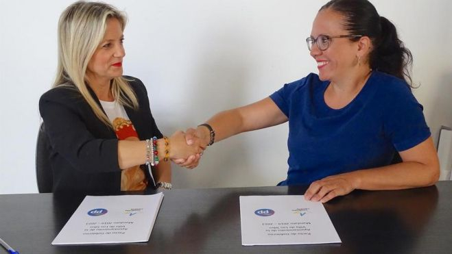 La alcaldesa de Los Silos, Macarena Fuentes (CC), y Raquel González (PP), primera teniente de alcalde / EP