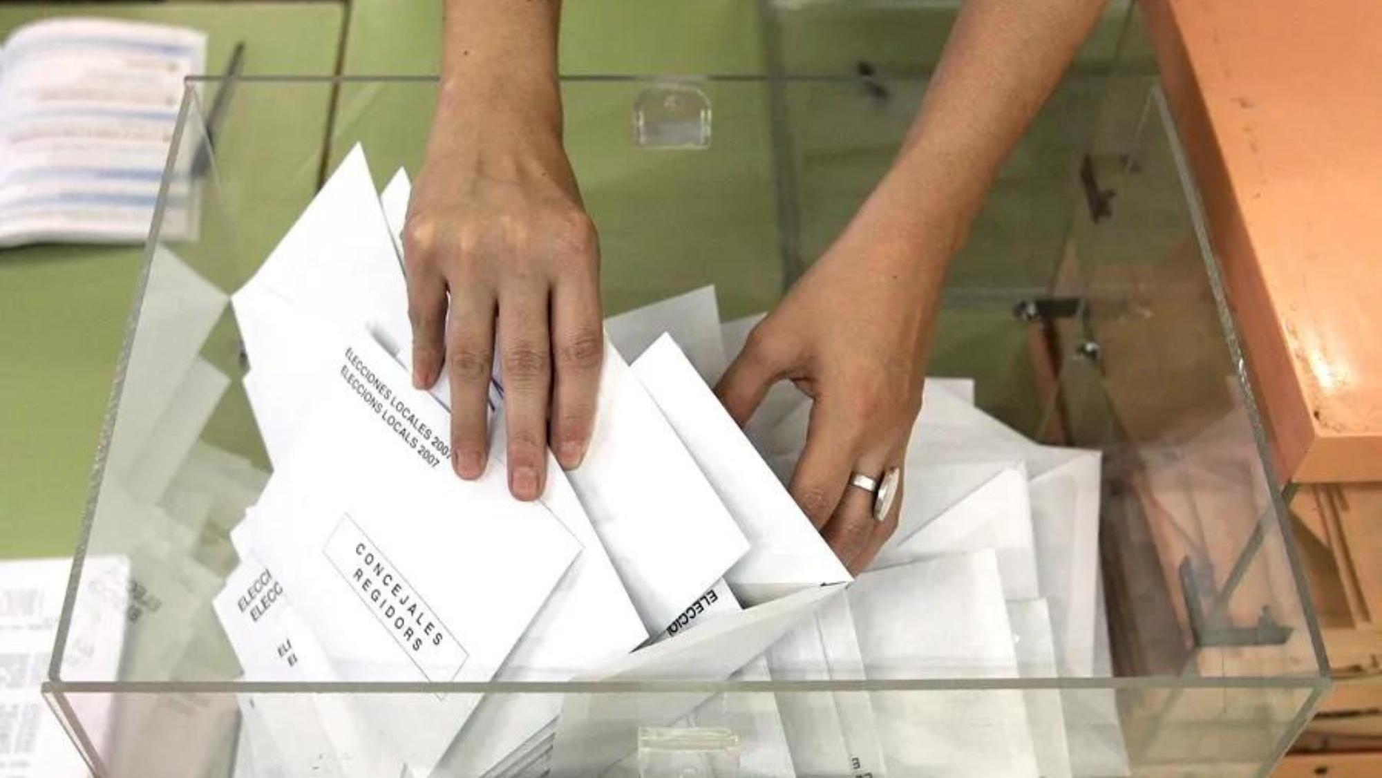 Papeletas de elecciones locales. / EFE