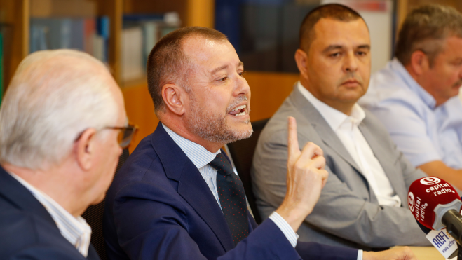 Teodoro Sosa, alcalde de Gáldar; y Pedro Rodríguez, alcalde de Guía / EFE - ELVIRA URQUIJO