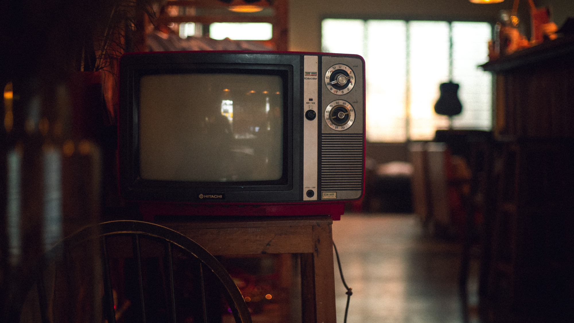 Una televisión antigua./ MING DE DONG HUANG - UNSPLASH