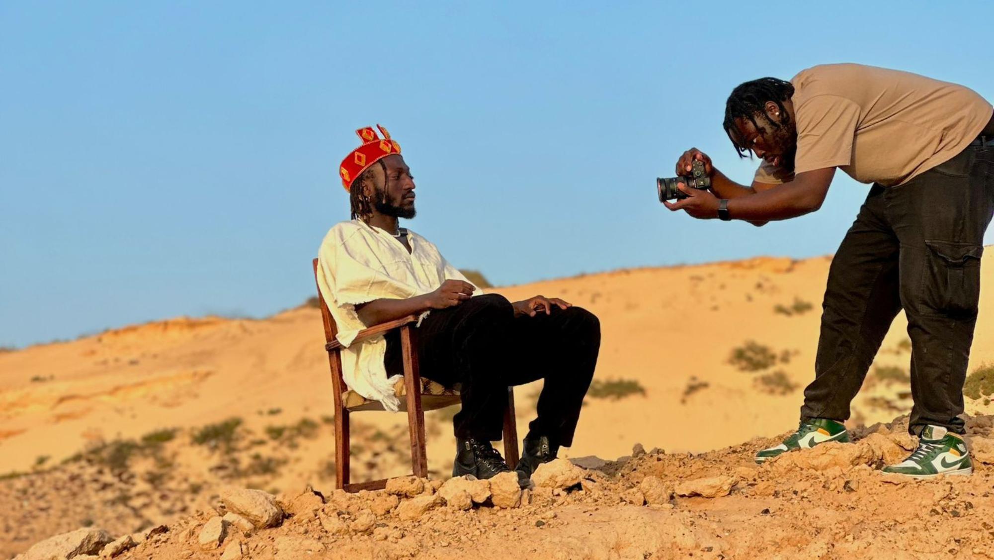 Seth Abea realiando una de las fotografías presentes en la exposición / CABILDO DE GRAN CANARIA