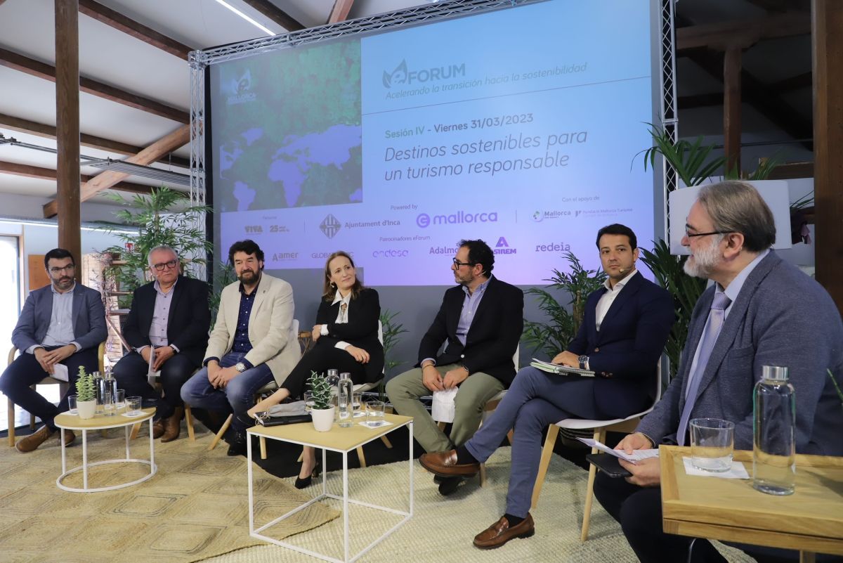 Asistentes a las Jornadas sobre cambio climático y sostenibilidad en el eForum celebrado en la Fábrica de Ramis de Inca / eFORUM 