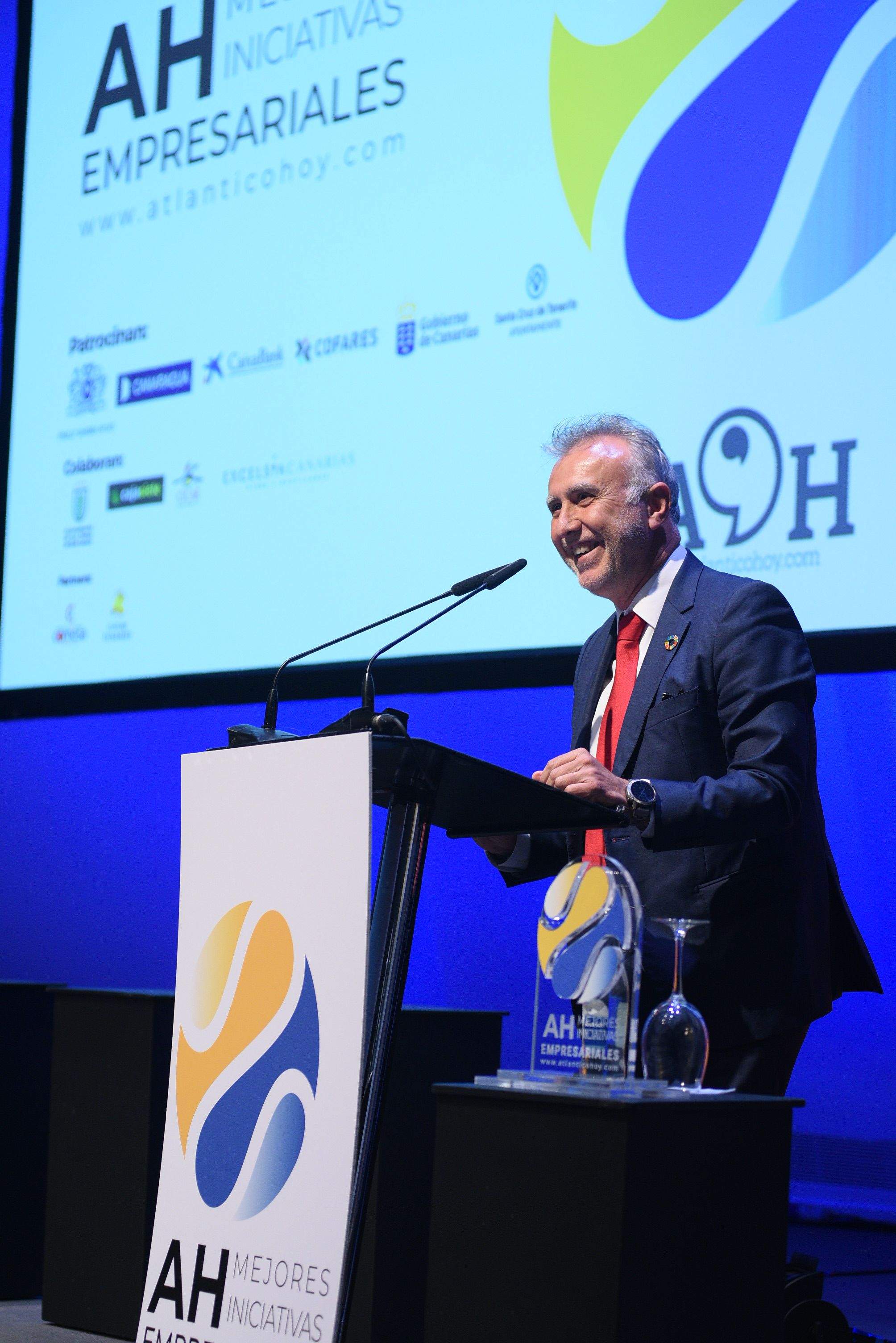 Ángel Víctor Torres, presidente del Gobierno de Canarias, durante el discurso de clausura. / AH