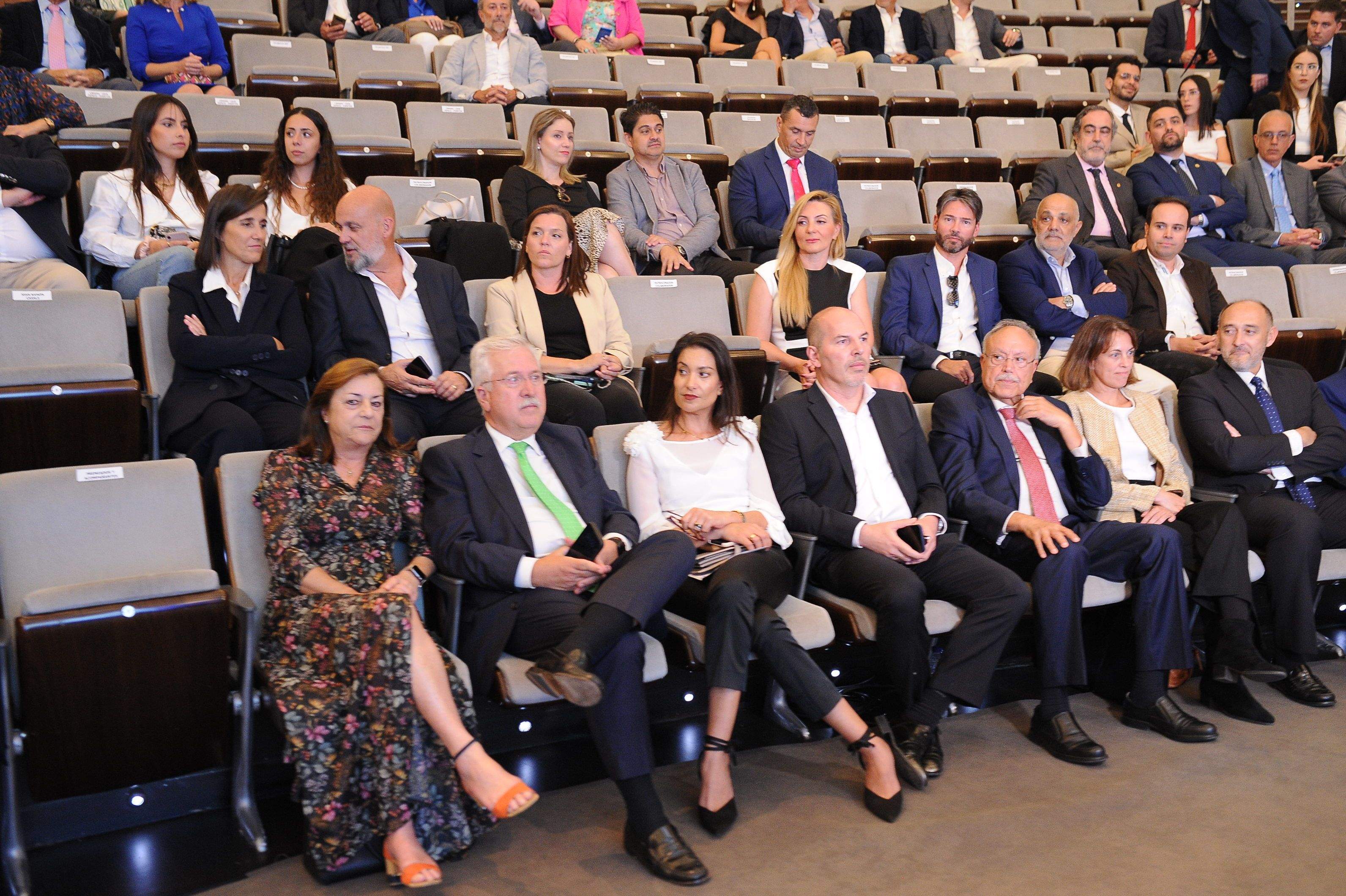 Personalidades de la política y el empresariado canario se dieron cita en el Auditorio de Tenerife en los Premios Atlántico Hoy a las Mejores Iniciativas Empresariales./