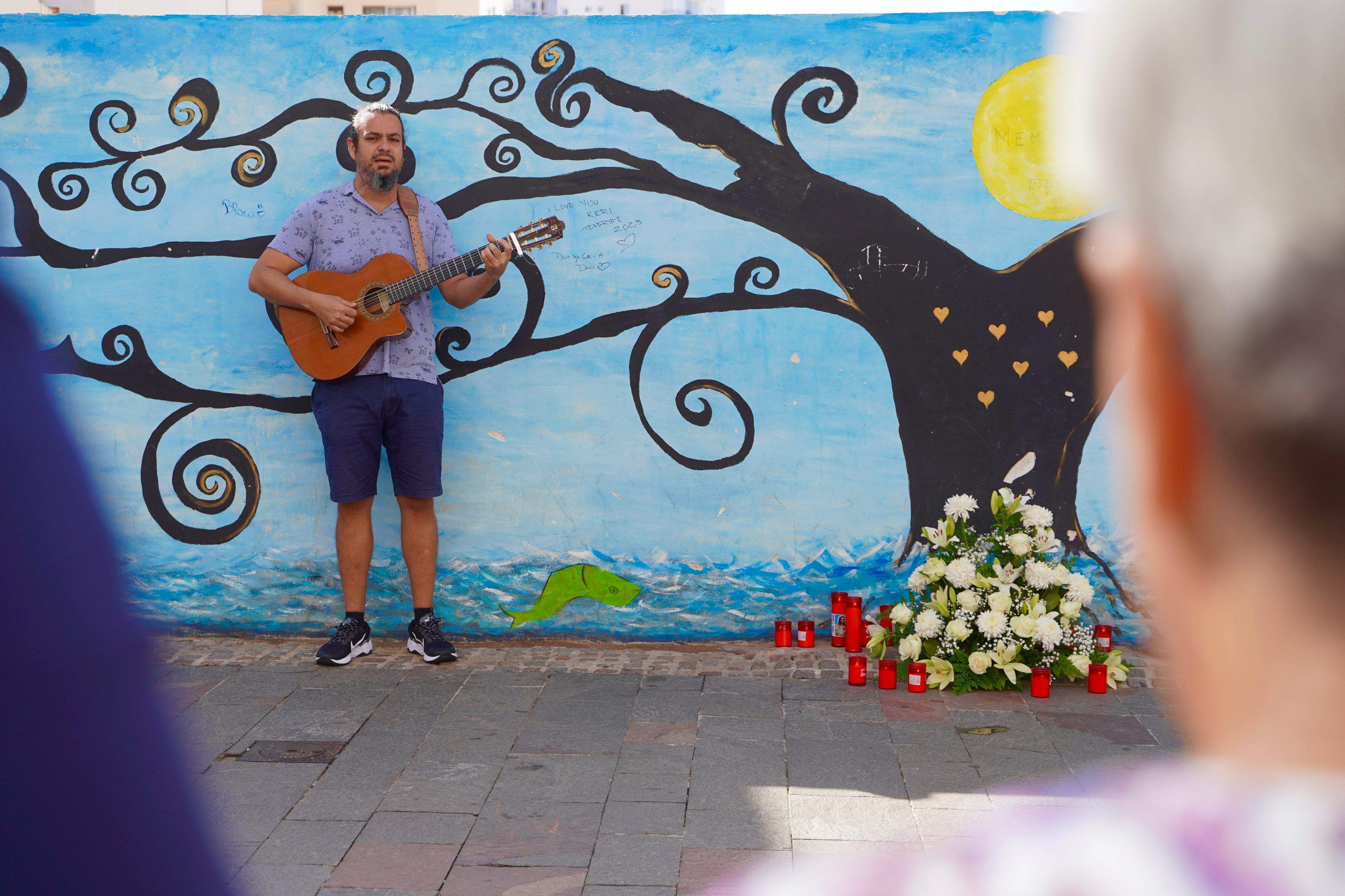 Homenaje en el VII Aniversario del derrumbe del edificio en Los Cristianos. / Ayuntamiento de Arona