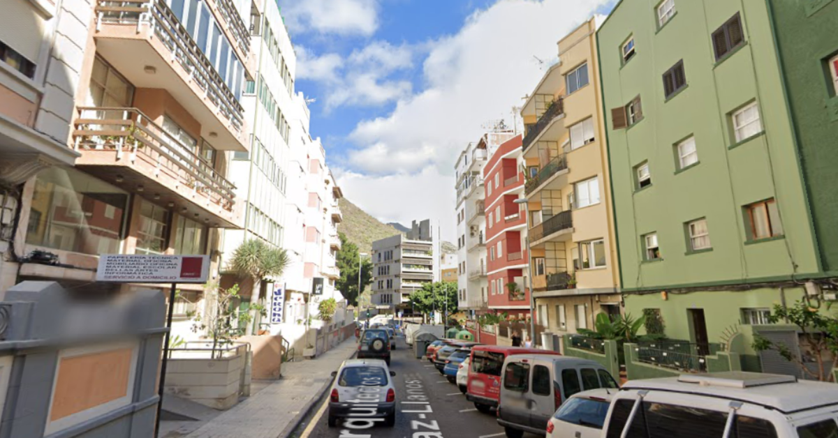Calle Arquitectos Saavedra y Díaz Llanos, en Santa Cruz de Tenerife. / GOOGLE