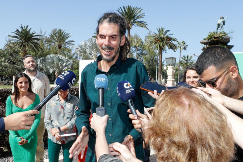 Alberto Rodríguez, durante la presentación de los candidatos de Drago Verdes Canarias al Parlamento. / ELVIRA URQUIJO-EFE