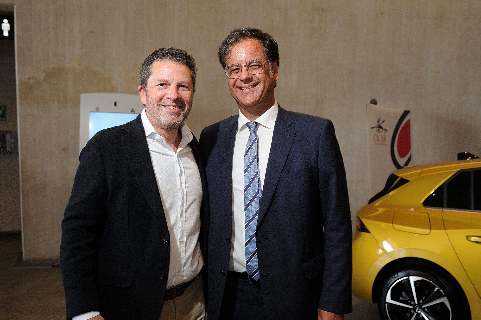 El alcalde de Icod de los Vinos, Francis González (d), asistió a los Premios Atlántico Hoy