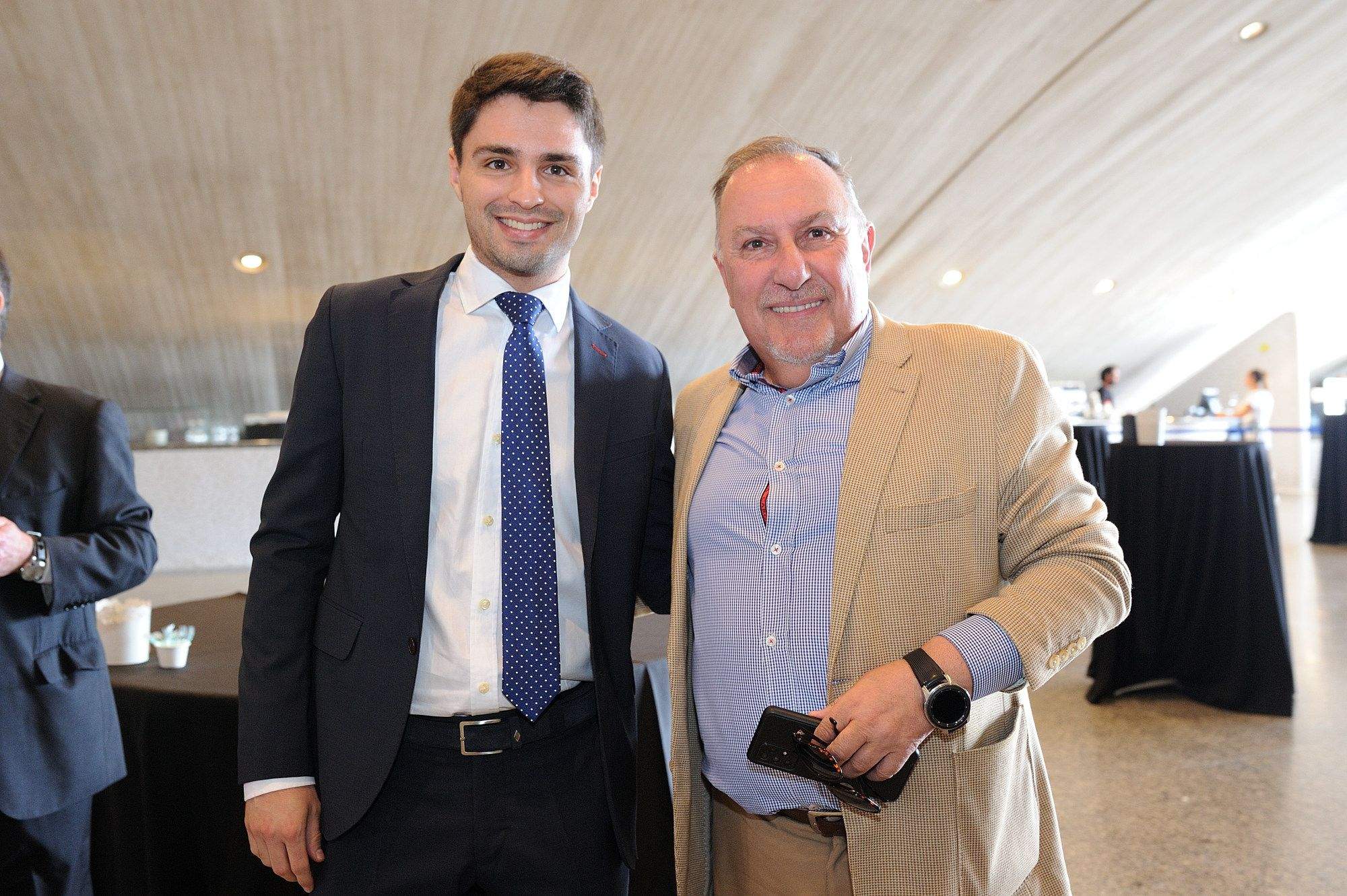Rafael Clavijo, jefe comercial de Atlántico Hoy Tenerife, y Ramón Pérez (director de Alcampo))