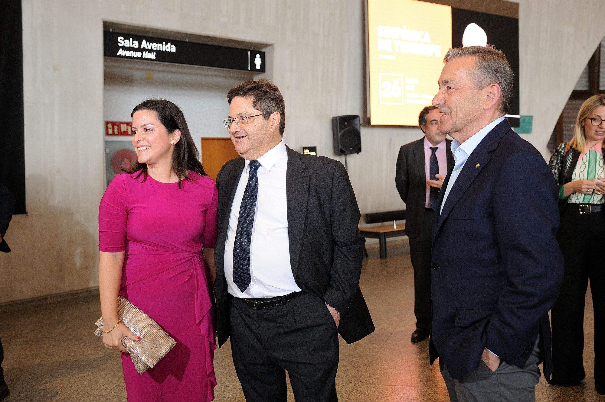 La consejera de Turismo, Yaiza Castilla, el presidente de Atlántico Hoy, Corviniano Clavijo y el presidente del CD Tenerife, Paulino Rivero