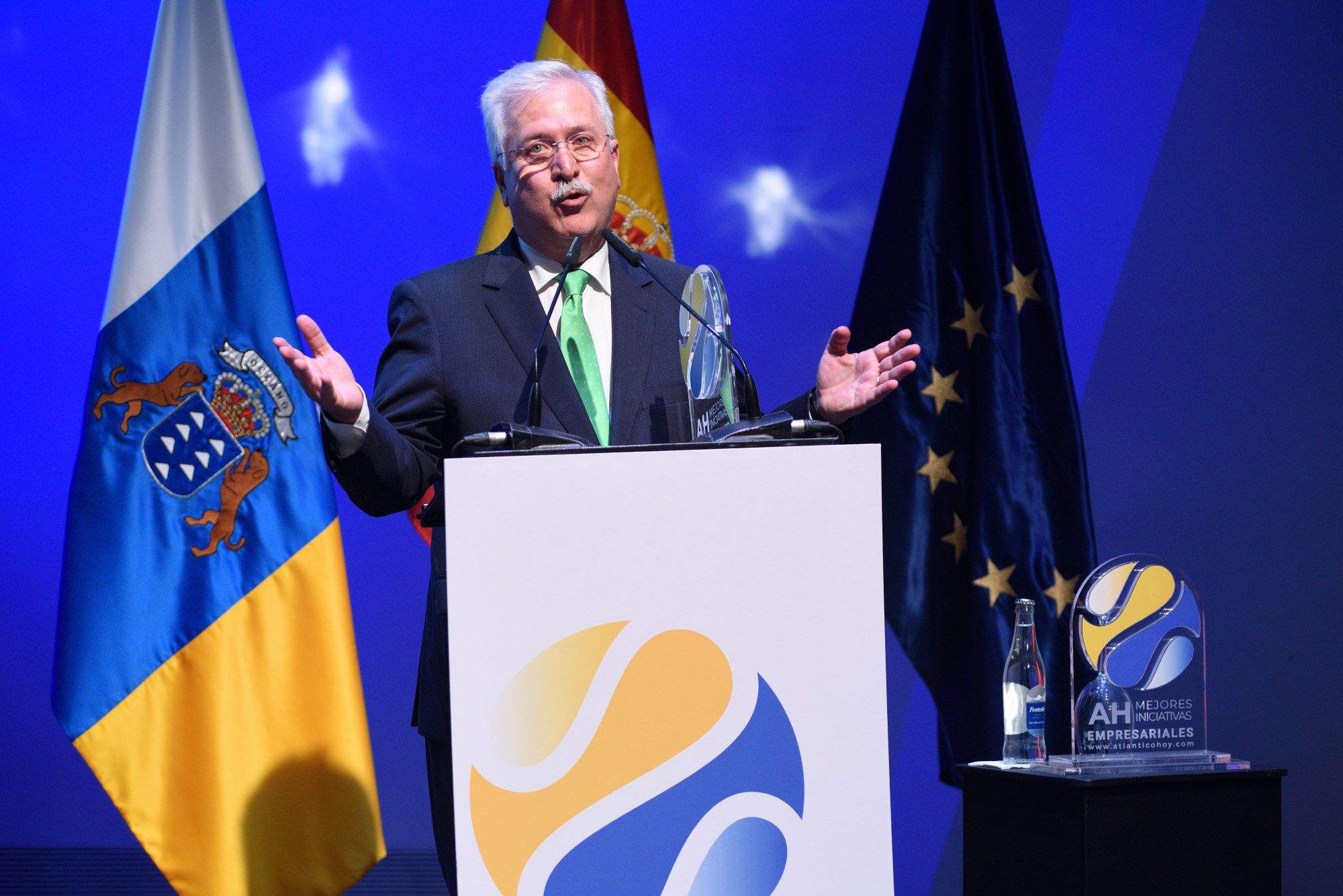 El consejero de Binter, Juan Ramsden, durante su discurso tras recibir el premio a la Mejor Iniciativa Empresarial en Transporte