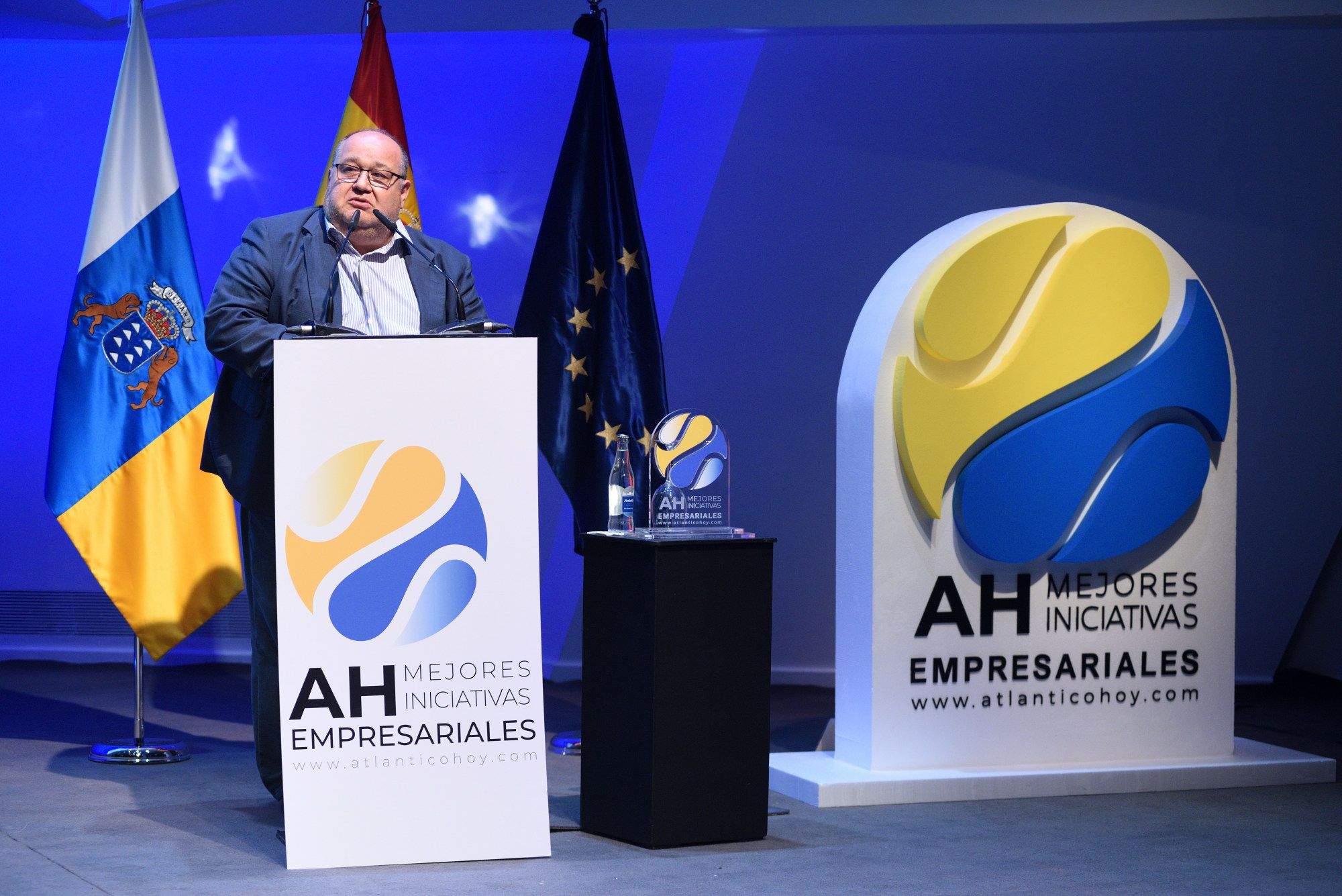 Nemesio Pérez, coordinador científico de Involcan, durante su discurso tras recibir la mención especial de los Premios a las Mejores Iniciativas Empresariales de Atlántico Hoy