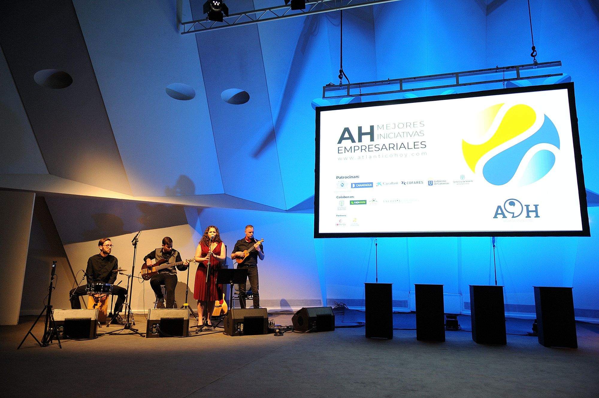 El grupo Tagoror del Folelé puso las notas musicales en los Premios Atlántico Hoy