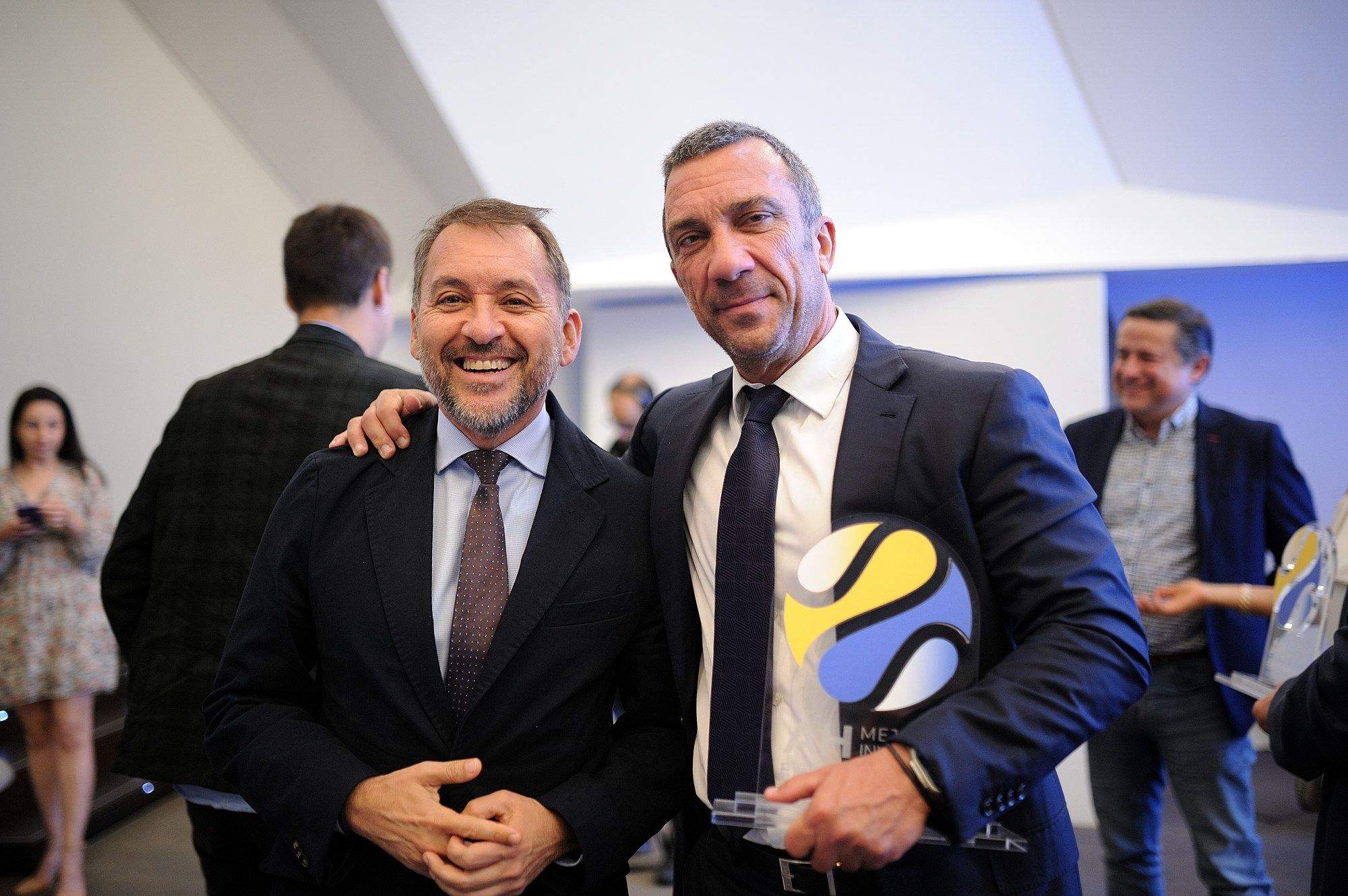 El alcalde de Santa Cruz de Tenerife, José Manuel Bermúdez (i), junto al presidente de Compañía de las Islas Occidentales, Francisco Javier Zamorano