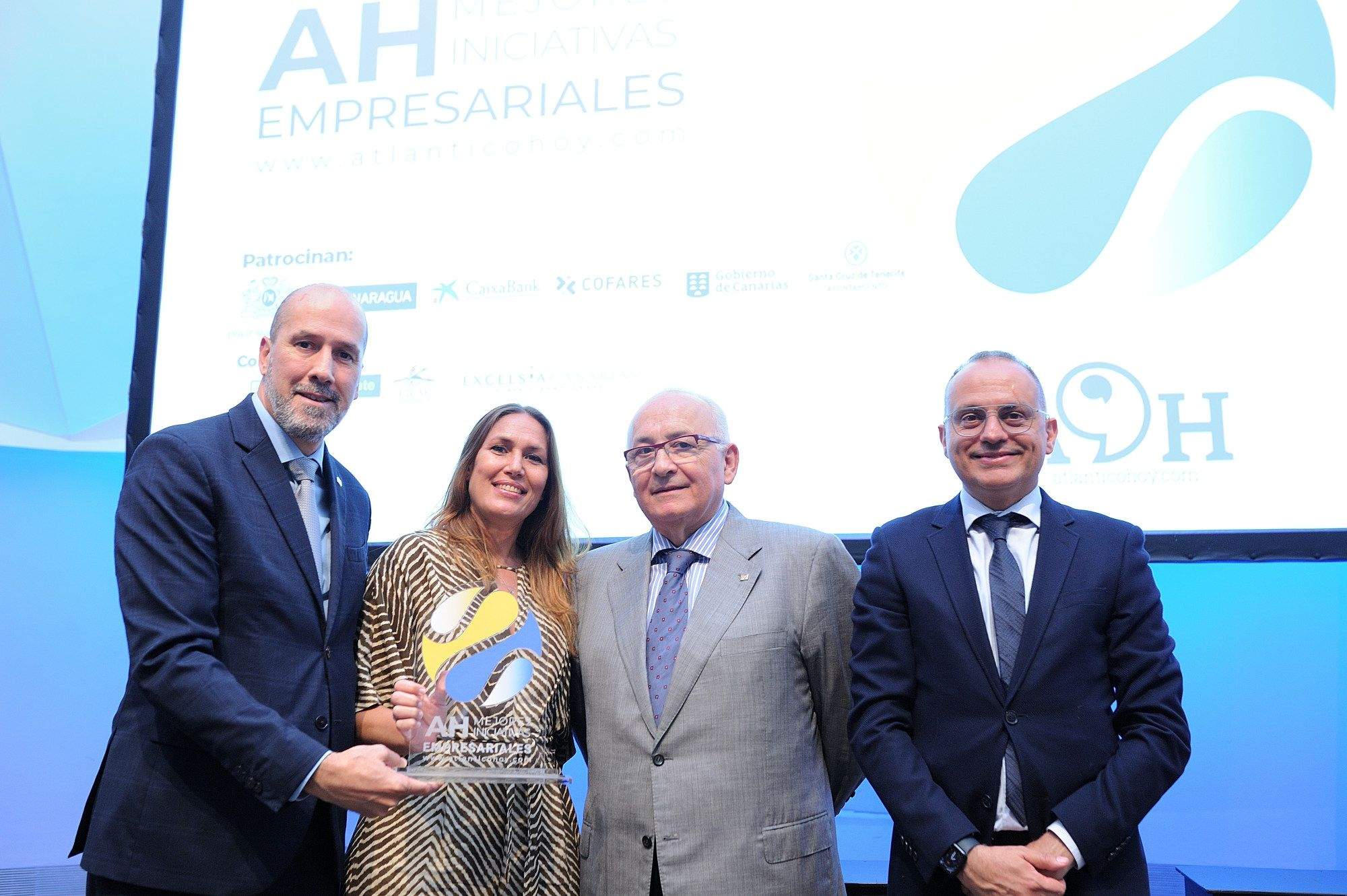 El equipo de Mutua Tinerfeña, empresa galardonada a la Mejor Iniciativa Digital