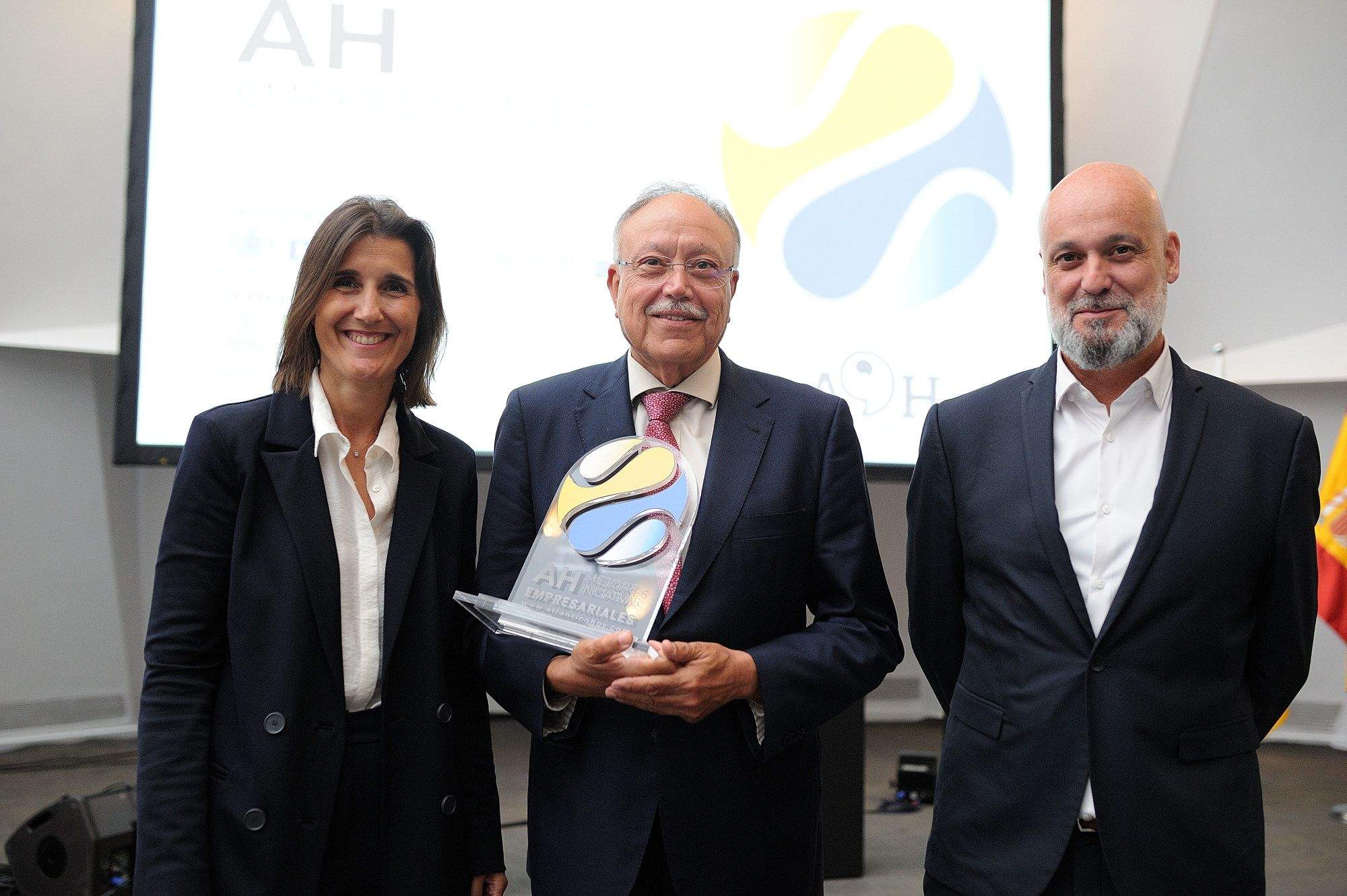 El equipo de Dos Santos, empresa premiada a la Mejor Iniciativa en Objetivos de Desarrollo Sostenible