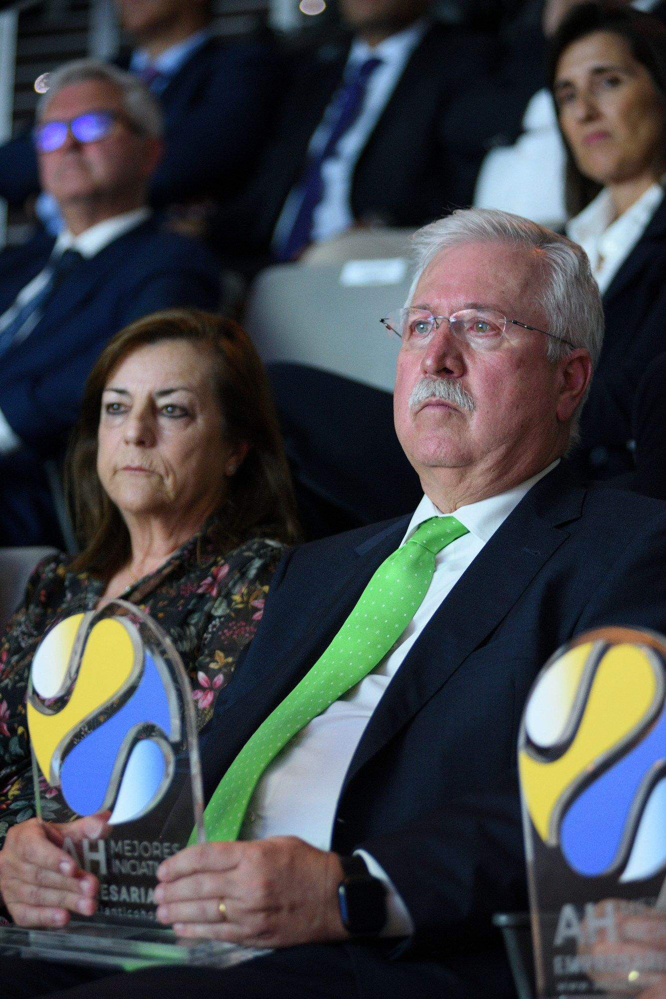 Juan Ramsden, consejero de Binter, junto a su acompañante en los Premios Atlántico Hoy a las Mejores Iniciativas Empresariales