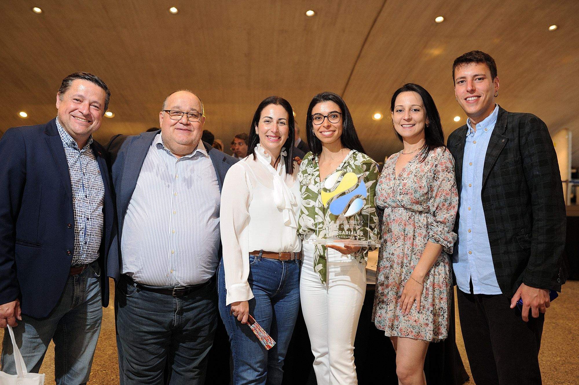 Equipo de Involcan junto al coordinador científico Nemesio Pérez, quien recogió el galardón a la Mención Especial por la isla de La Palma