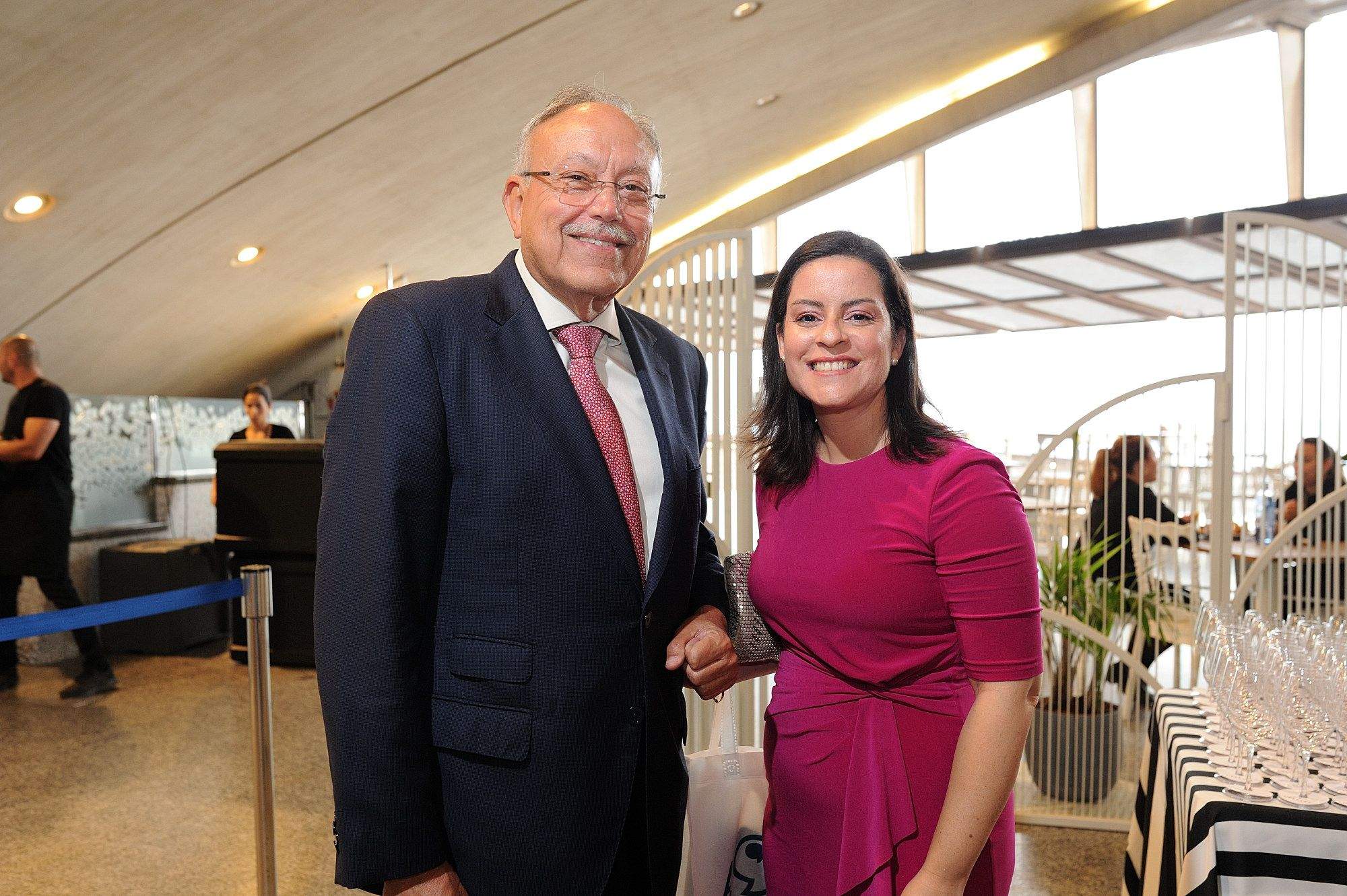 Juan Barreto, presidente de Dos Santos, y la consejera de Turismo, Yaiza Castilla