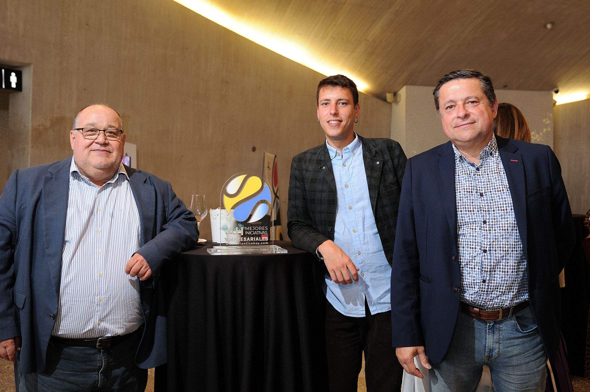 Equipo de Involcan junto al coordinador científico Nemesio Pérez, quien recogió el galardón a la Mención Especial por la isla de La Palma