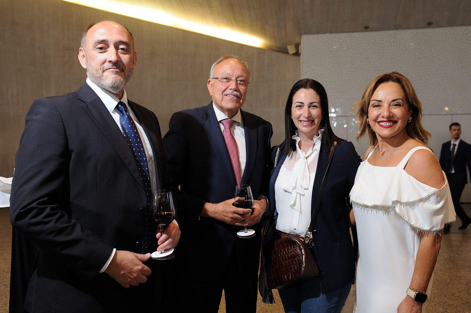  Juan Barreto, directivo de Dos Santos, y Berta Pérez, consejera insular de Presidencia, entre otros