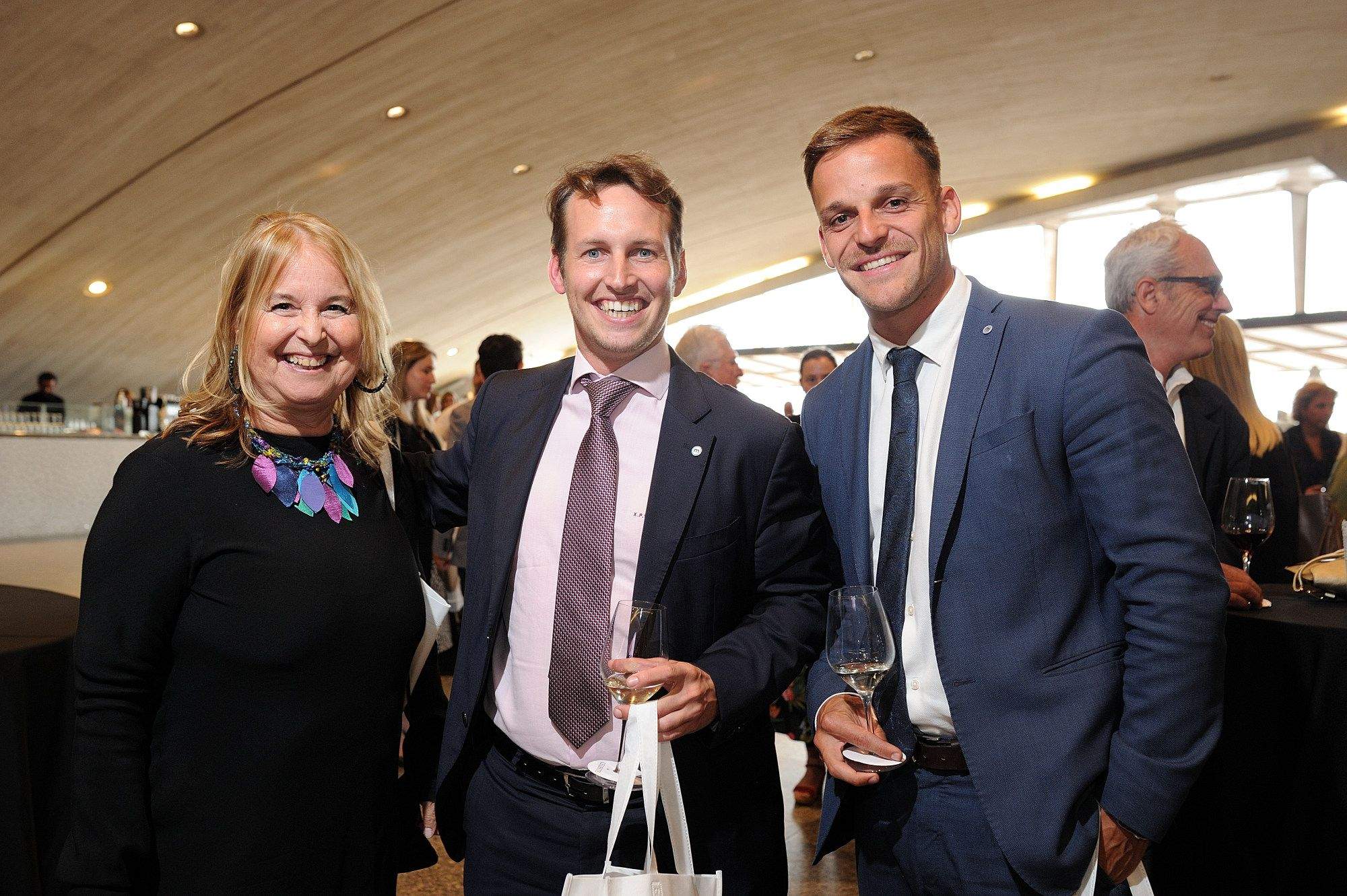 Tessa Willis, representante del Casino de Tenerife y Xavi Planas, responsable en Canarias de Banco Mediolanum