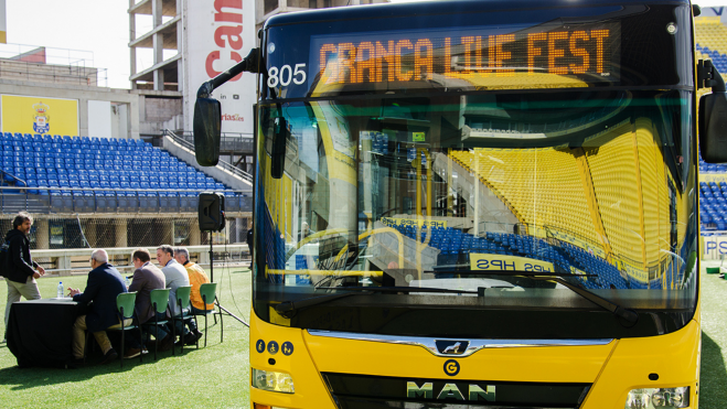 Una de las guaguas que servirán para ir al festival. / GUAGUAS MUNICIPALES