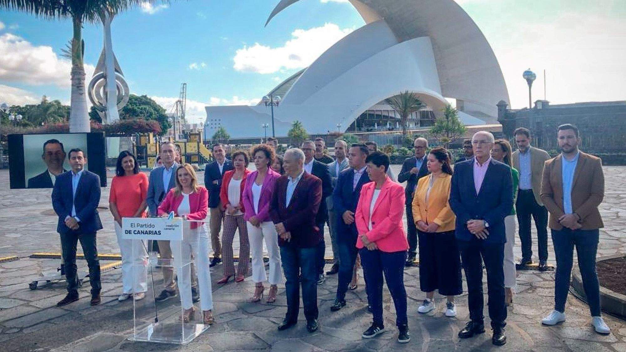 Rosa Dávila en la presentación de la plancha que le acompañará en las elecciones al Cabildo de Tenerife / CEDIDA Rosa Dávila en la presentación de la plancha que le acompañará en las elecciones al Cabildo de Tenerife / CEDIDA