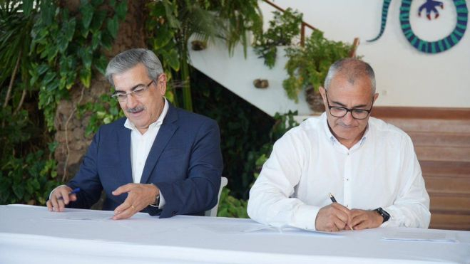 Román Rodríguez y Javier Armas sellan la alianza electoral entre Nueva Canarias y AHI. / NC