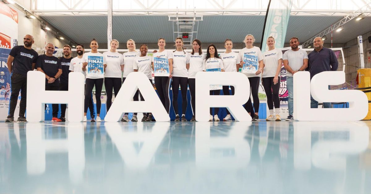 Jugadoras, cuerpo técnico y directivos compartieron en el Open Media Day celebrado en el Pablos Abril su ilusión por revalidar el título liguero y cerrar la temporada con un triplete./ HARIS.