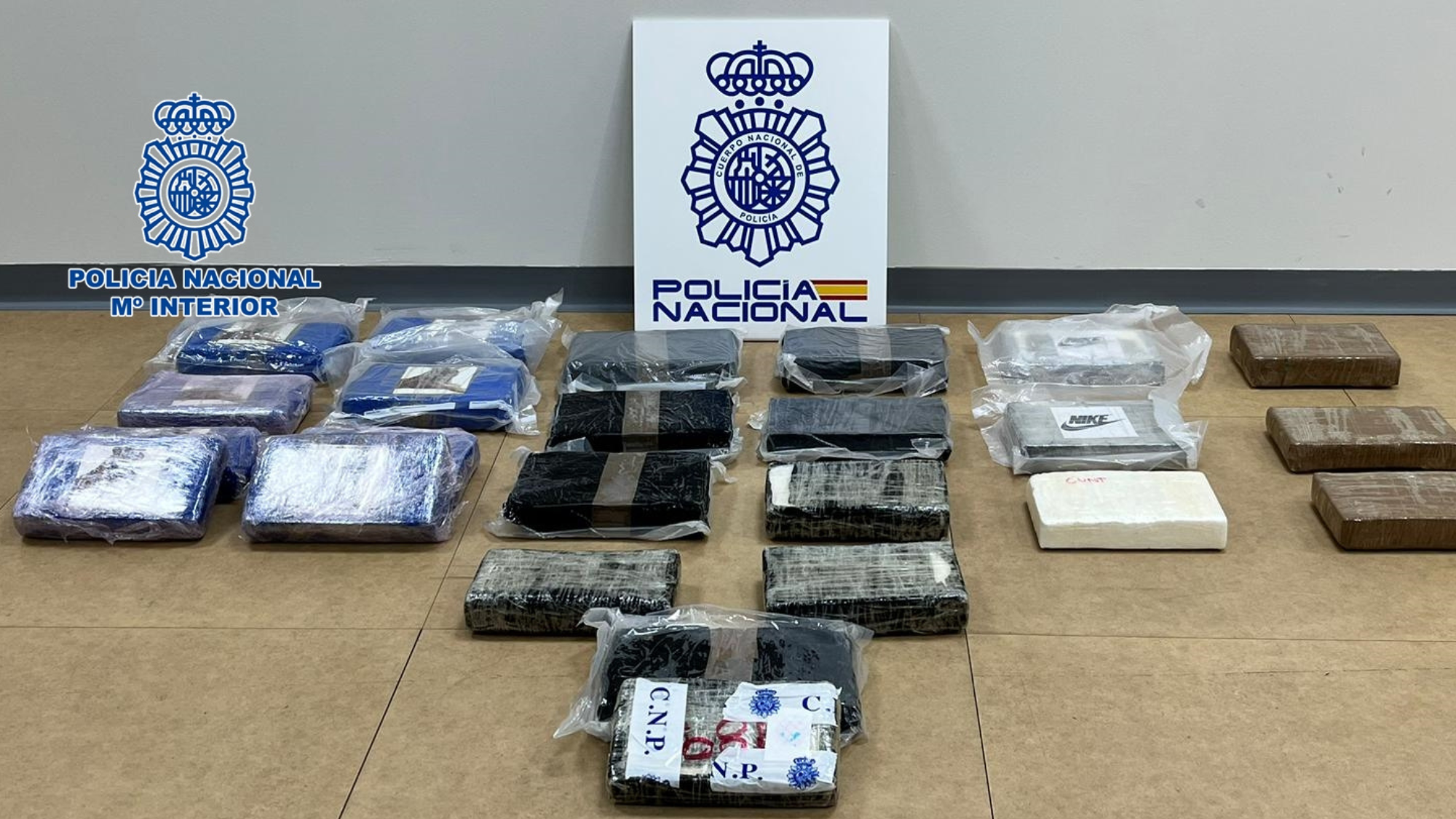 Hachís incautado por la Policía Nacional en el marco de una operación de una organización criminal afincada en Canarias. / POLICÍA NACIONAL