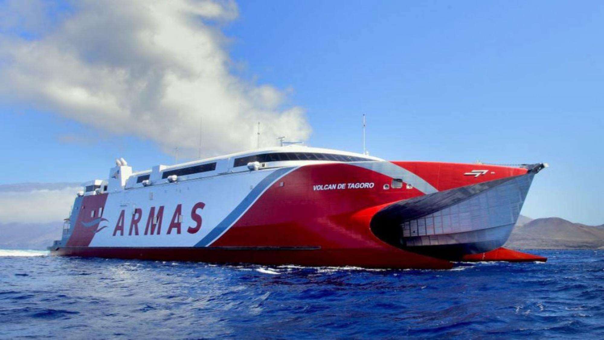El barco 'Volcán de Tagoro', de Naviera Armas. / NAVIERA ARMAS-TRASMEDITERRANEA