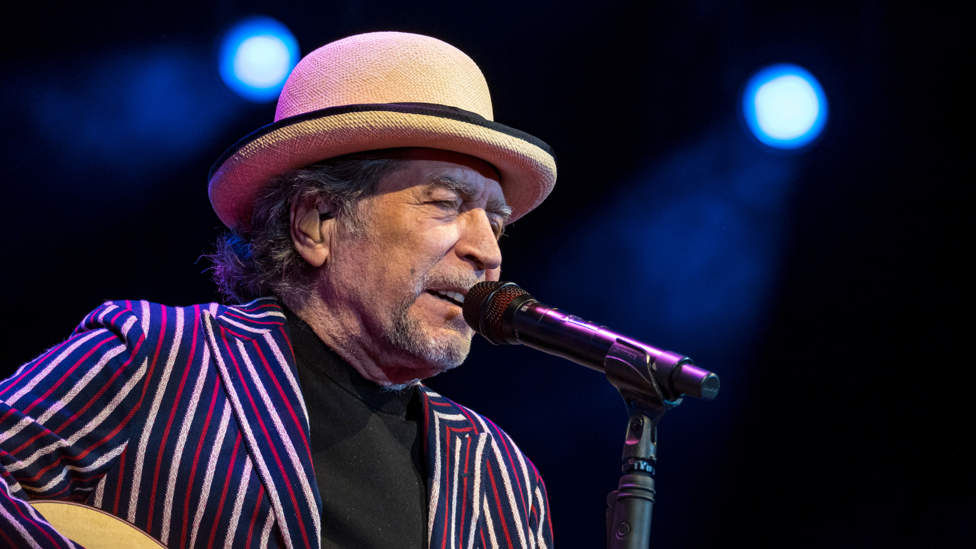 Joaquín Sabina inicia su gira de despedida en Canarias. En la imagen, en su último concierto en Gran Canaria. / ÁNGEL MEDINA G. - EFE