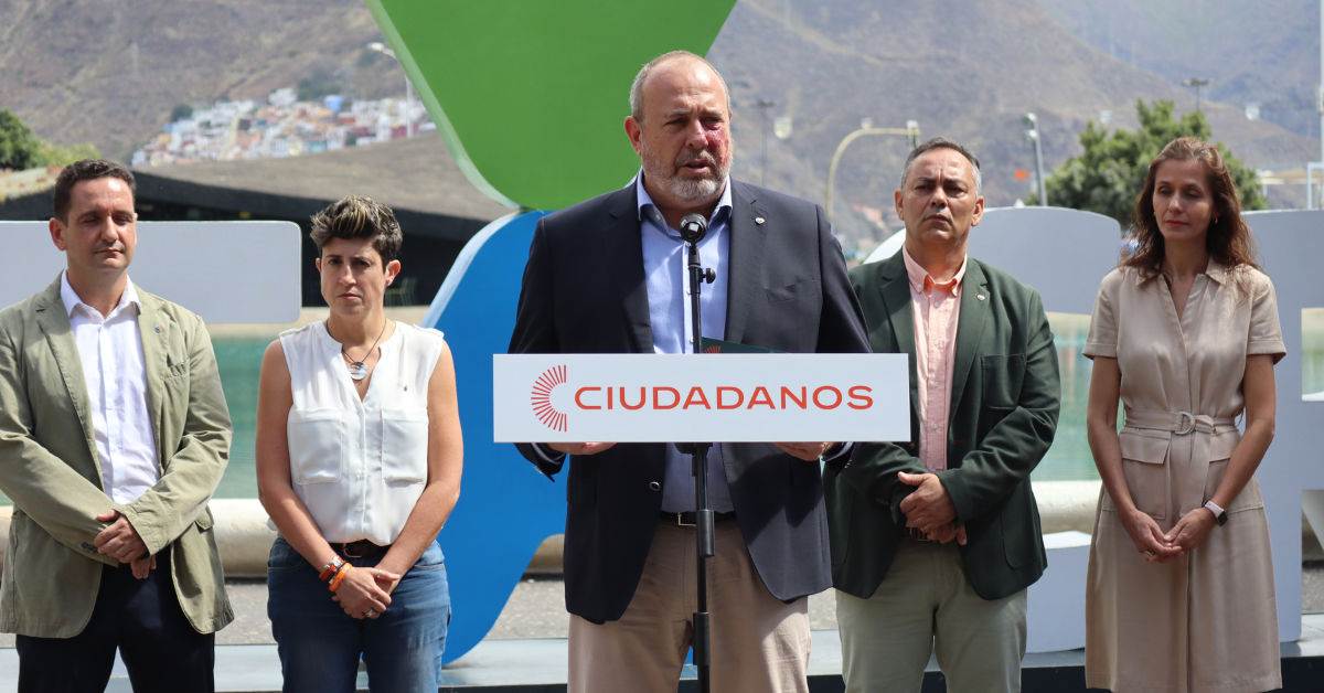 De izquierda a derecha, Chus del Real, Victoria Fumero, Enrique Arriaga, José Ángel Moreno y Erminda Pérez Gil./ CEDIDA