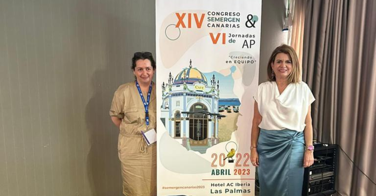 Vanessa Déniz,  presidenta de SEMERGEN-Canarias (izquierda), y Elizabeth Hernández, directora del SCS (derecha)./ CEDIDA